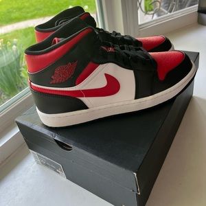 NWT Air Jordan 1 Mid Size 10.5 Mens